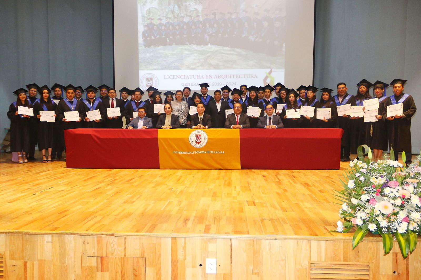 Graduó UATx a estudiantes de Diseño, Arte y Arquitectura